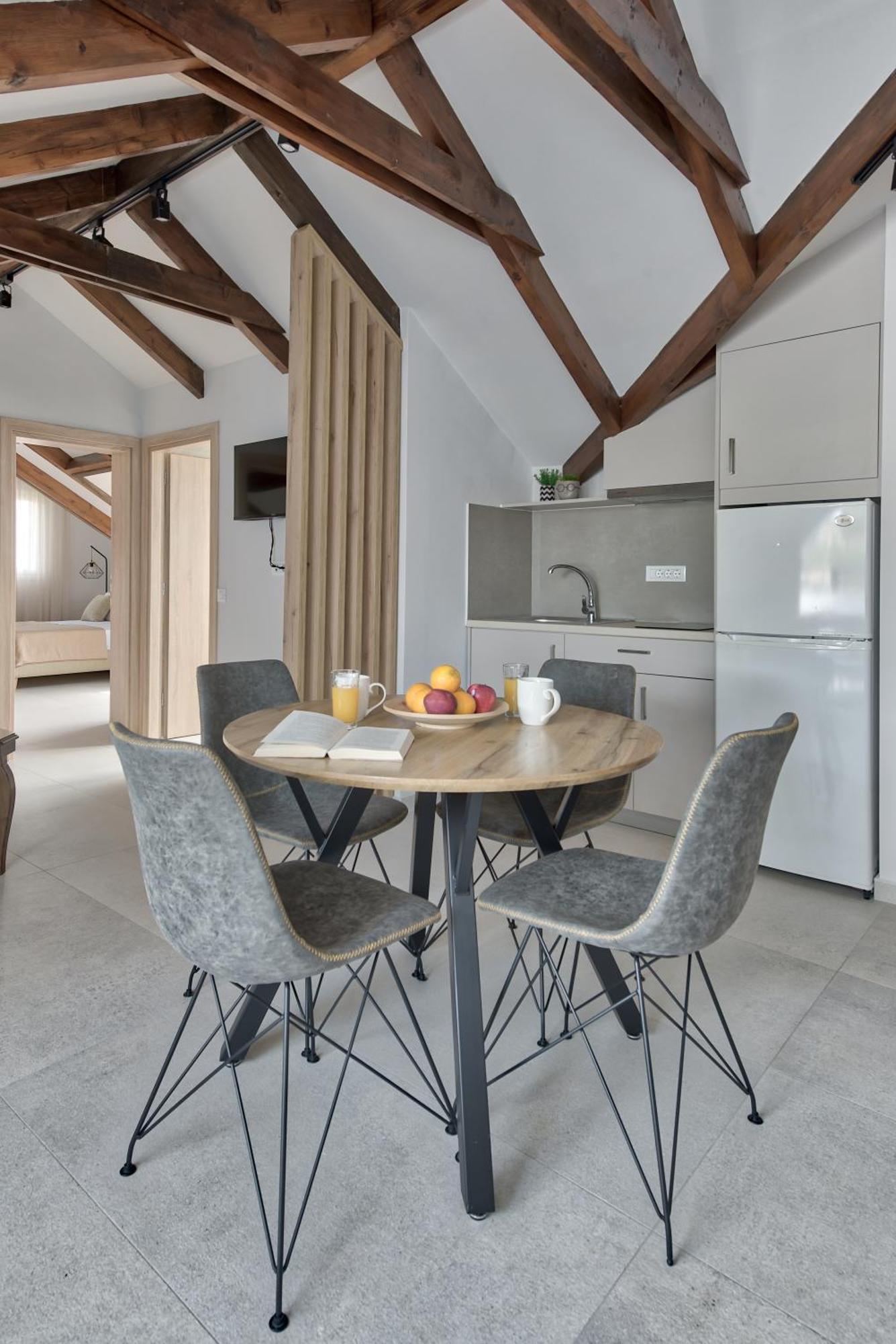 Apartament Sofia - Yiota & *